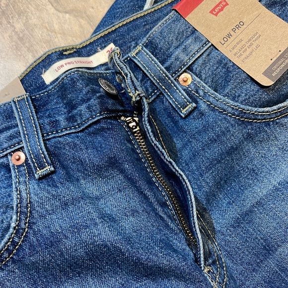 🆕 Levi’s Low Pro Women’s Jeans - Picture 9 of 13